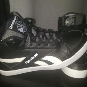 Reebok sneakers size 9 womens!